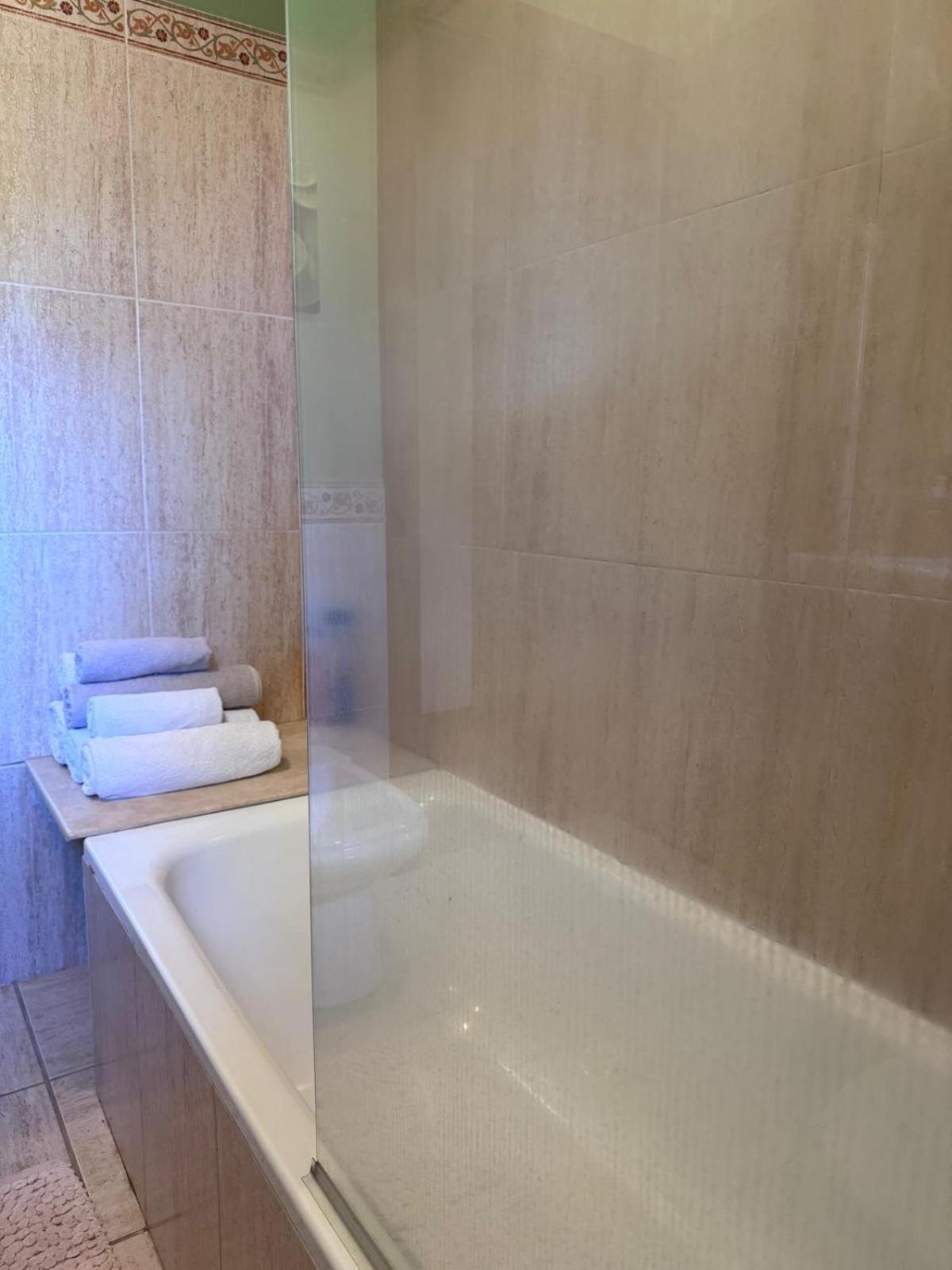 Casa 2 Con Piscina Y Cenador Al Aire Libre Hébergement de vacances